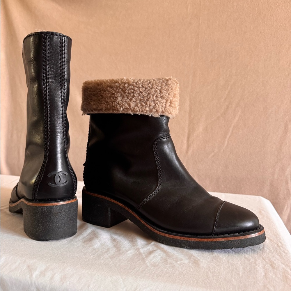 SOLD! CHANEL Black Leather Boots with Shearling Lining Size 42